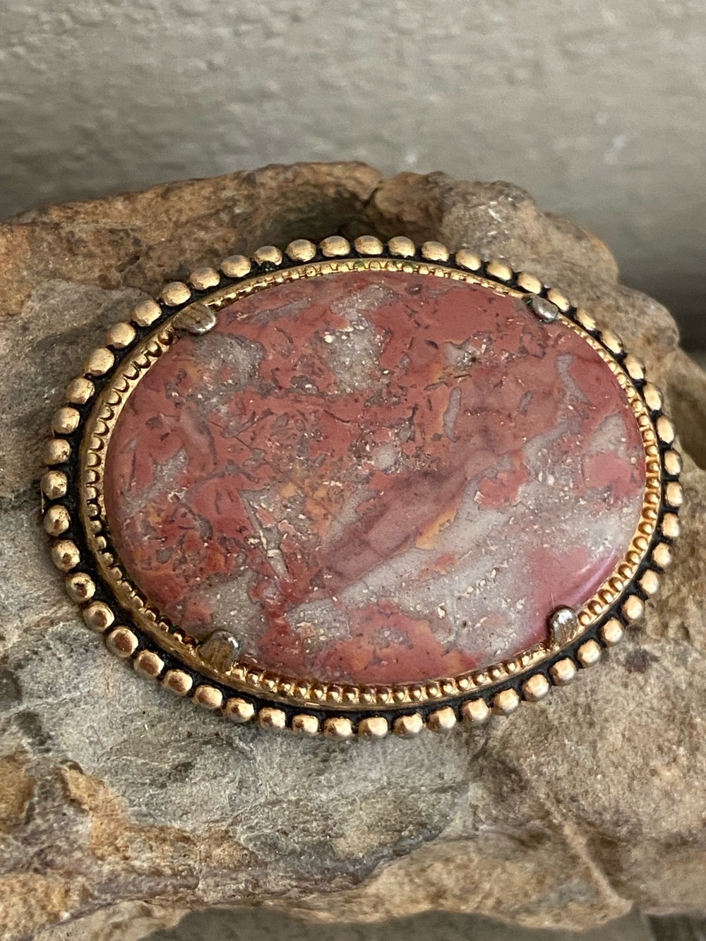 Vintage 80s Red Jasper Stone Gold-Tone Oval Broach